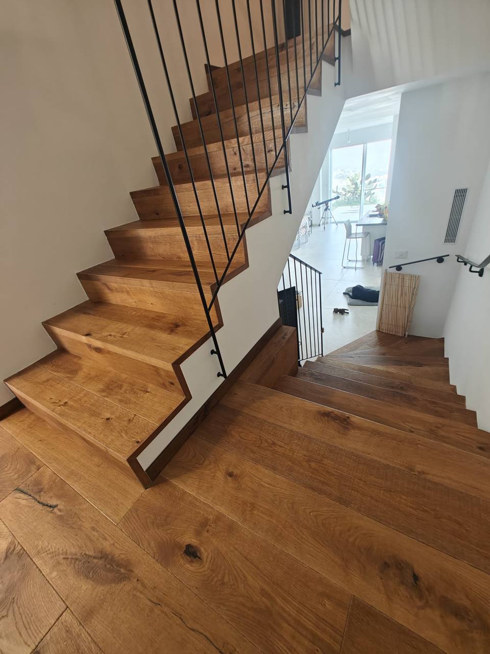 מדרגות אלון בצורת U